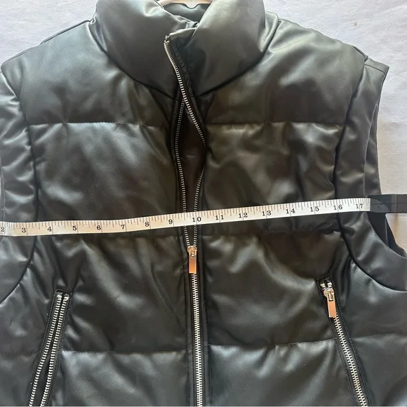 Zara Black Puffer Vest with Zipper Details - Picture 2 of 6